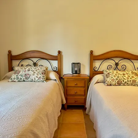 La Retama De La Encantada 度假居 *